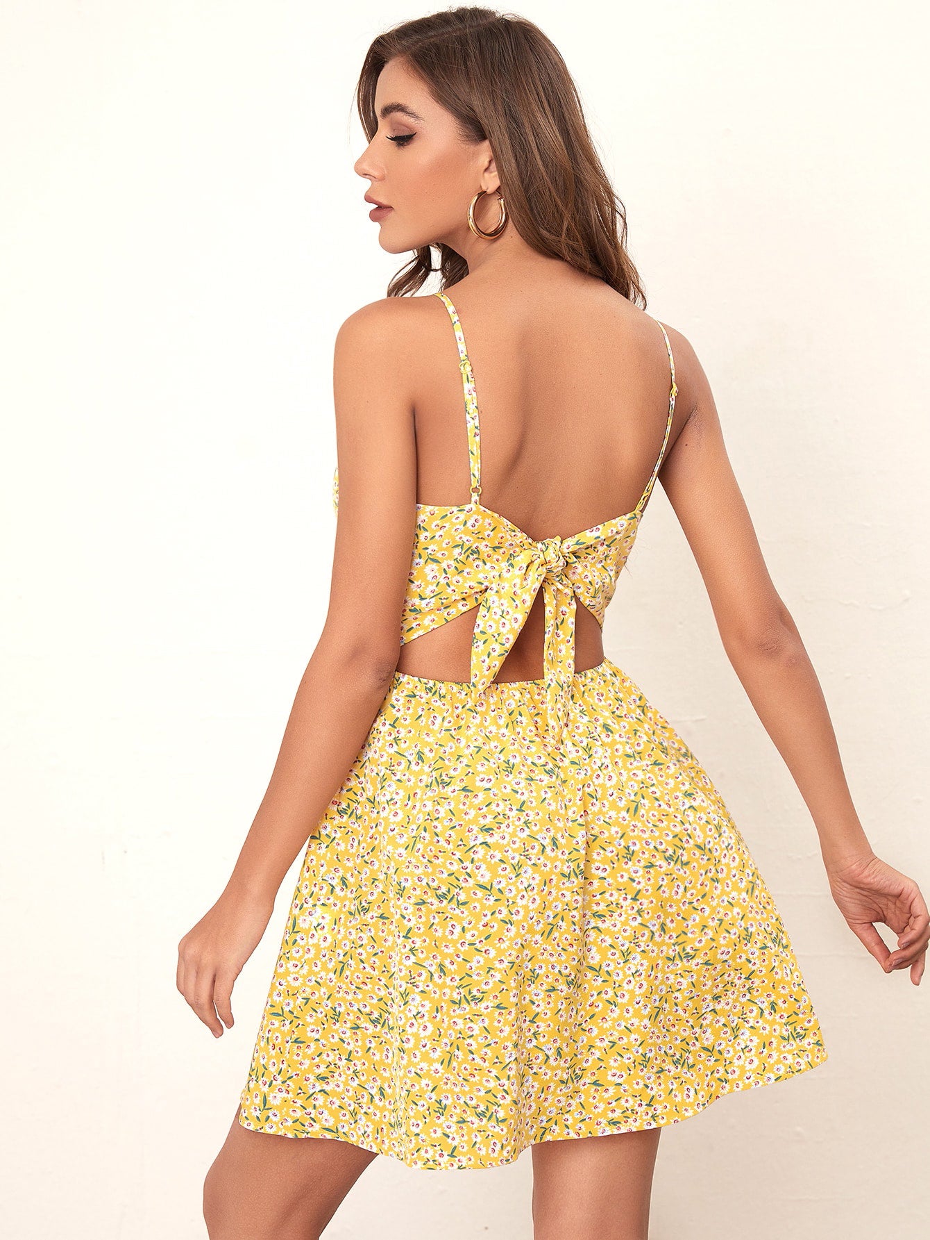 LINZ TWIST PEEKABOO FRONT TIE BACK DAISY FLORAL PRINT SUNDRESS