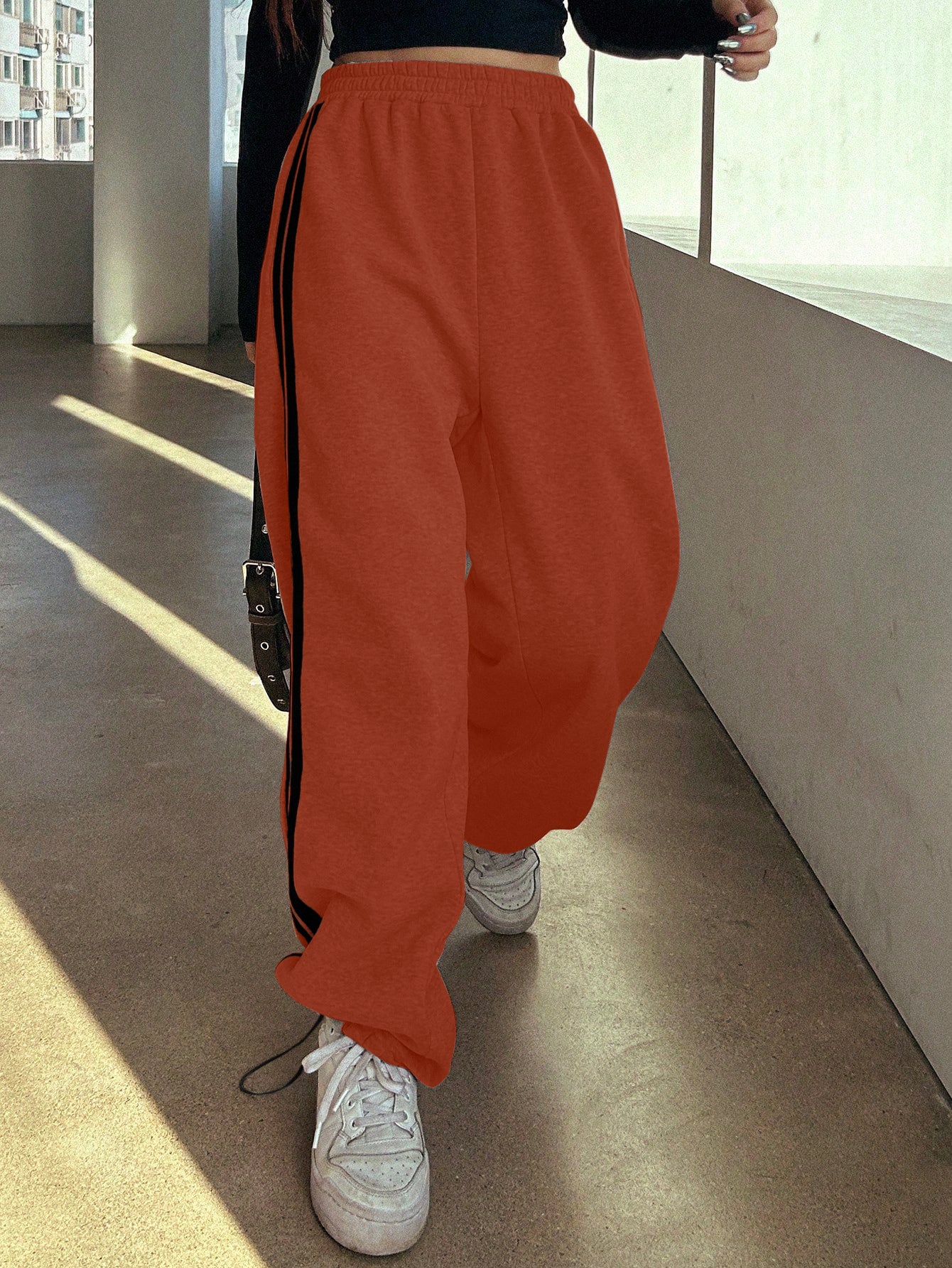 ZEPHYR SOLID BOTTOM DRAWSTRING STRETCHABLE BAGGY LOOSE PANTS – Aahwan