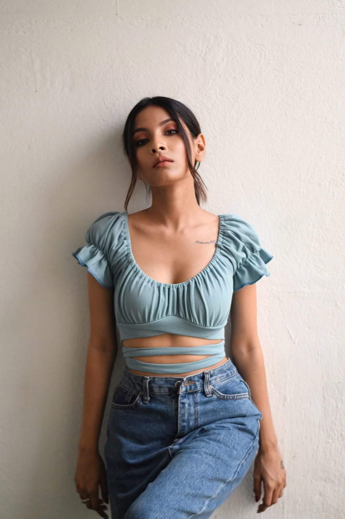 AVIV TIED HEM PUFF SLEEVE CROP TOP